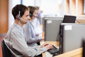 Image of a call center agent sitting at a computer providing answering service in Ohio