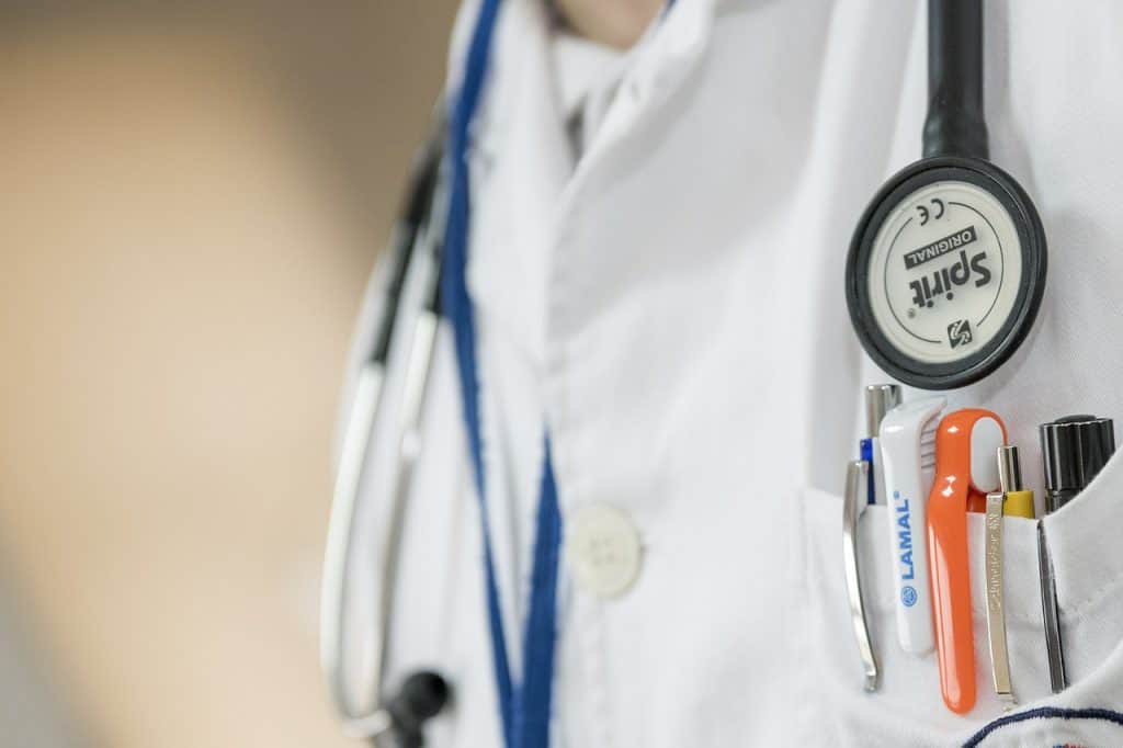 Image of medical professional who uses an answering service for physicians