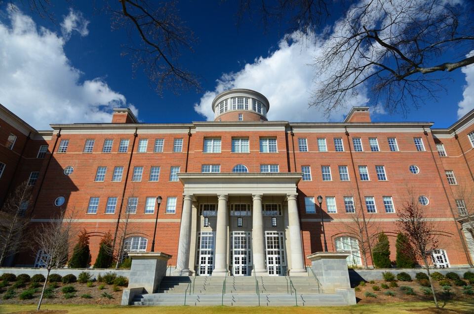 Image of a university that uses an answering service for colleges