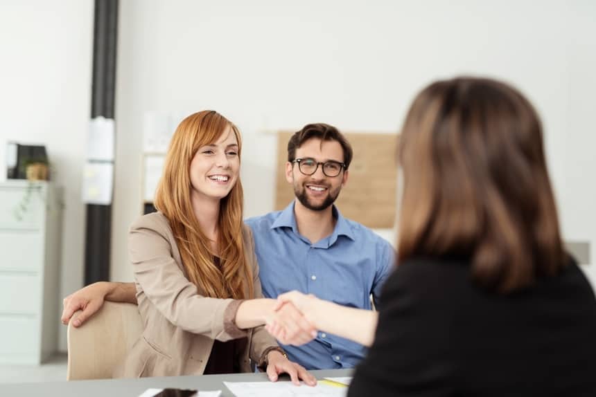 Image of a financial planner who uses an answering service for investors