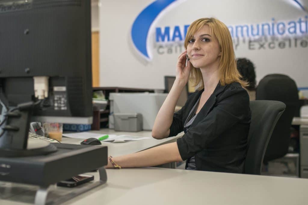 Image of a MAP Communications agent providing phone answering service