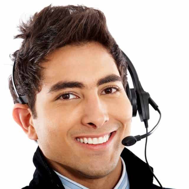 Image of a Spanish answering service agent