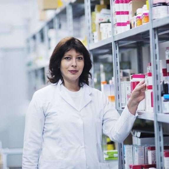 Image of a pharma professional who uses a pharmaceutical call center