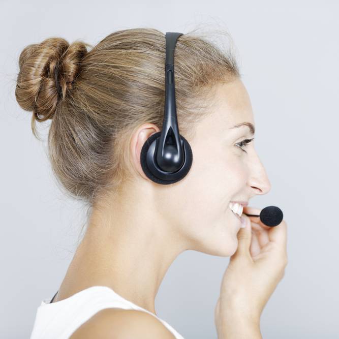 image of a receptionist providing answering services for churches