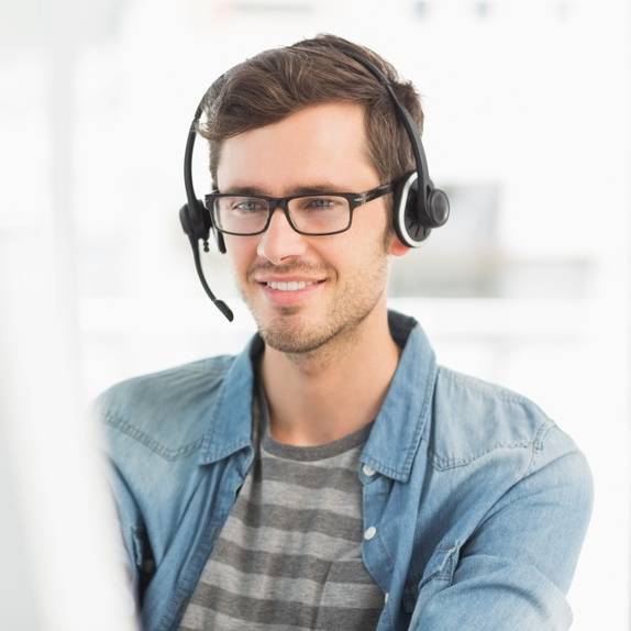 image of a call center agent providing answering service for exterminators