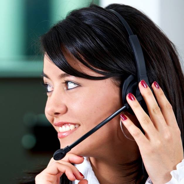 image of a roofing answering service agent handling calls for a roofing company